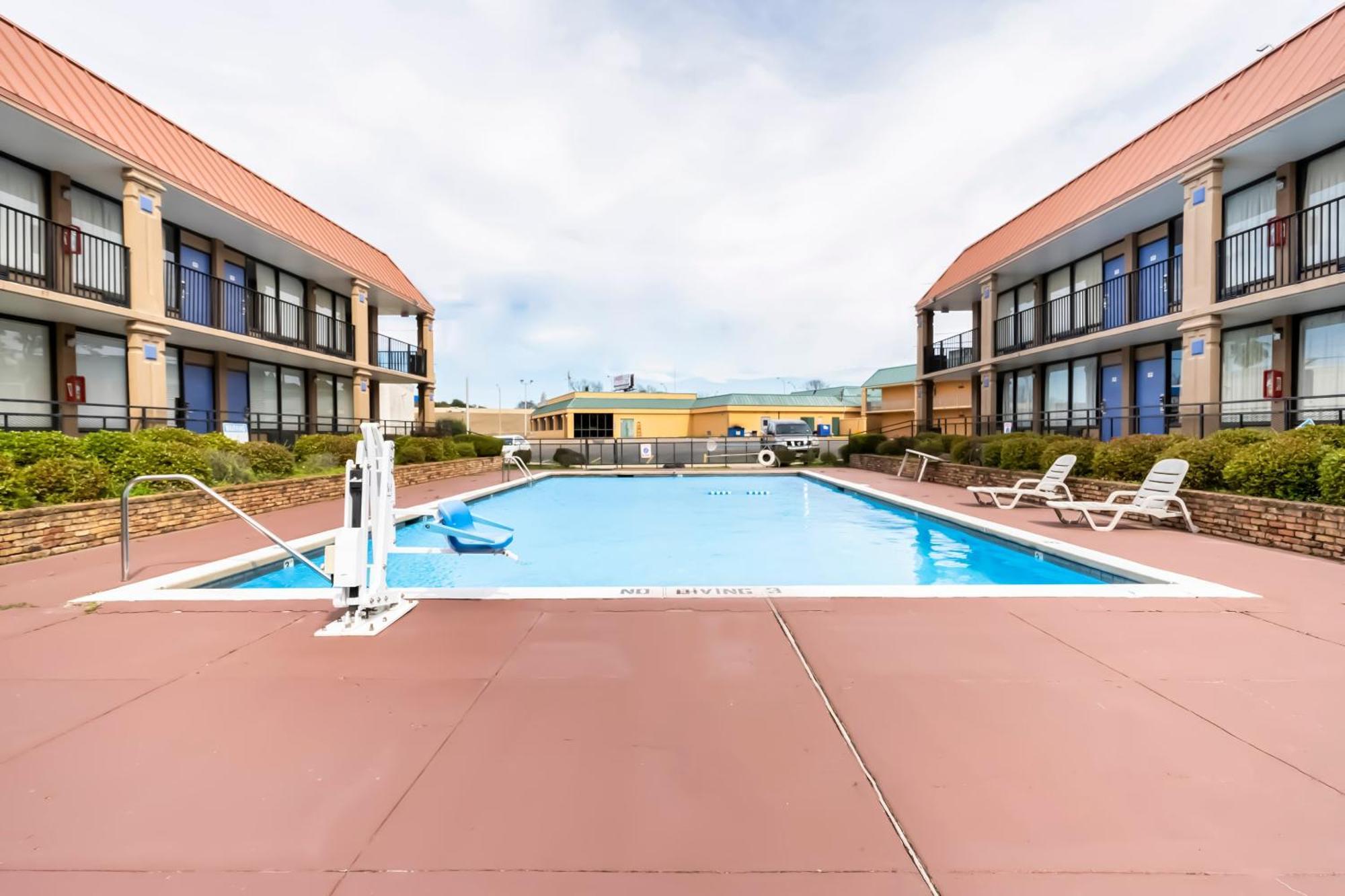 Hotel Oyo Bossier La - Red River 2*