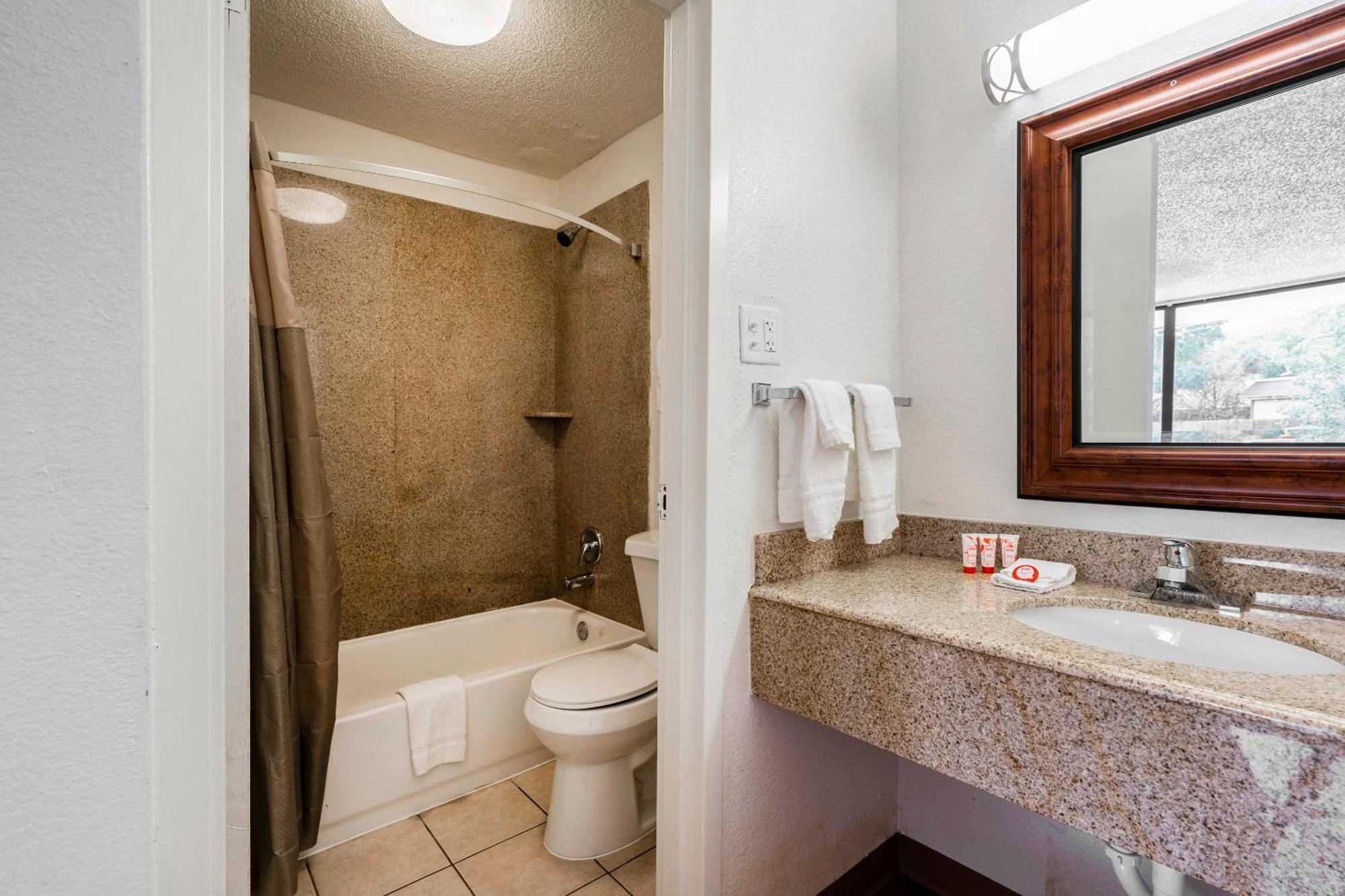 Oyo Bossier La - Red River Hotel 2*
